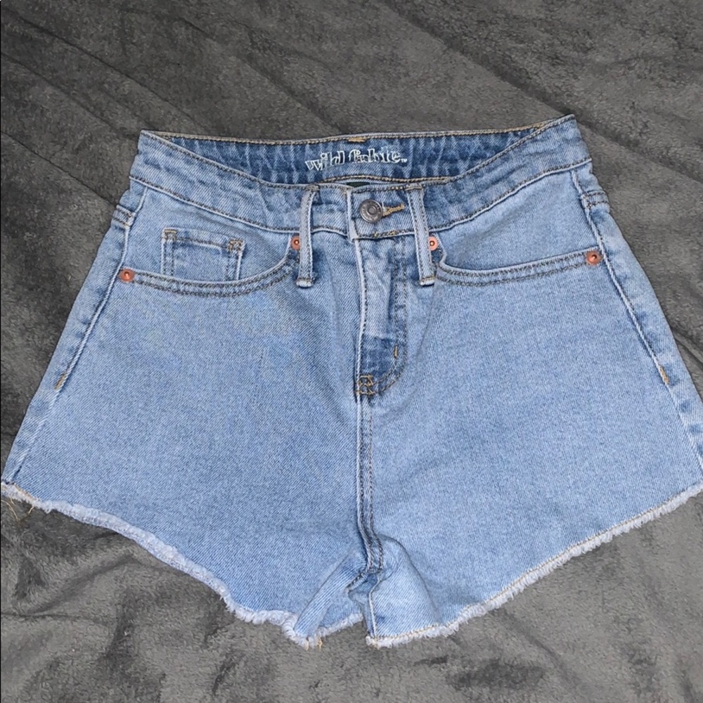 Light wash mom shorts